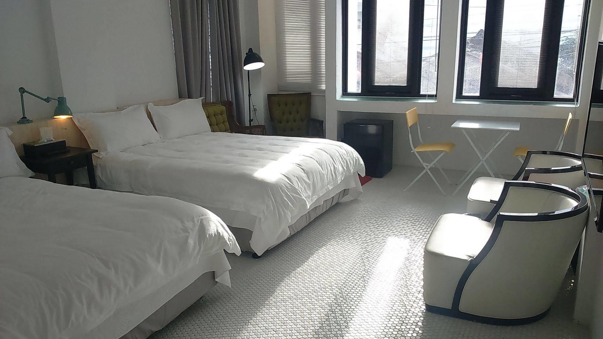 白狗公寓amo B&B市區金三角 東大門夜市 Hualien City Εξωτερικό φωτογραφία